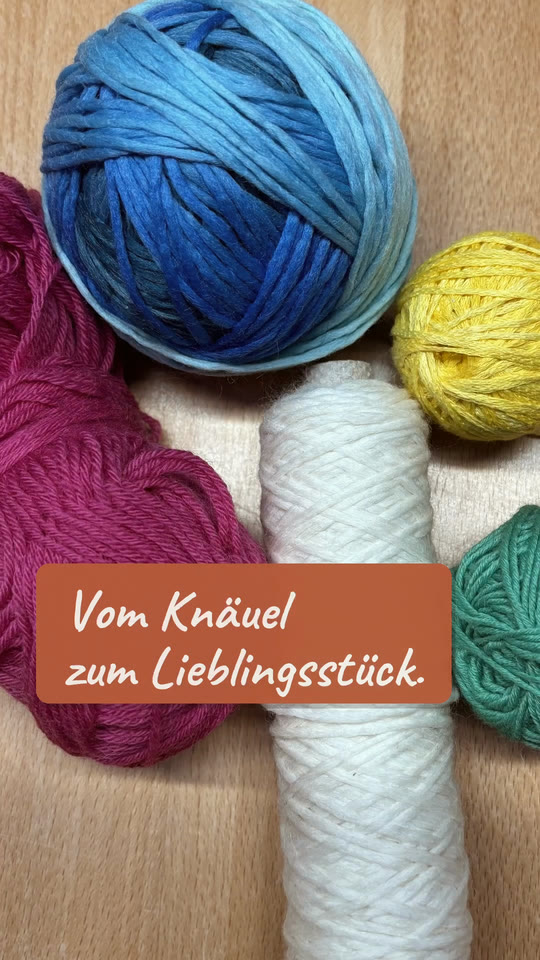Reel von creacorner: bunte Wollknäuel, Textkarte «Vom Knäuel zum Lieblingsstück.»